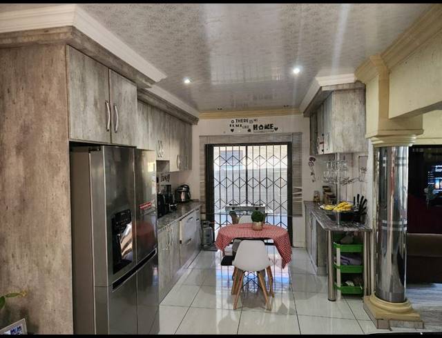 3 BEDROOM HOUSE FOR SALE IN THE ORCHARDS